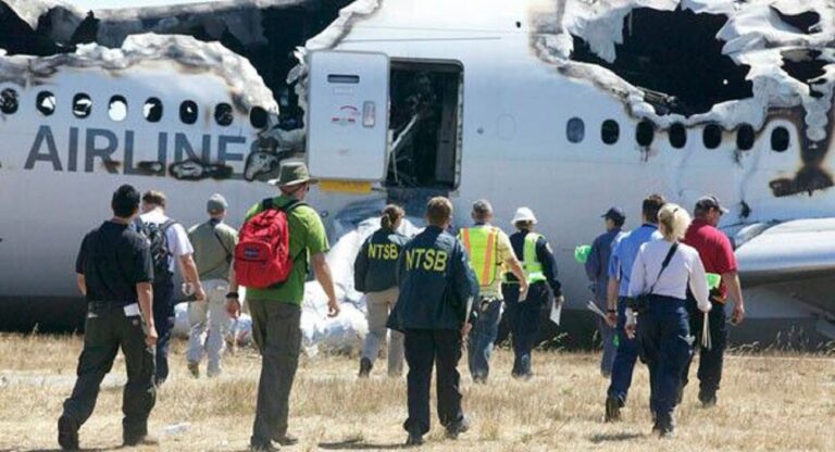 Which factors help in an Aircrash Investigation taking the shape ? What are the scopes of Investigator in Charge (IIC) ?