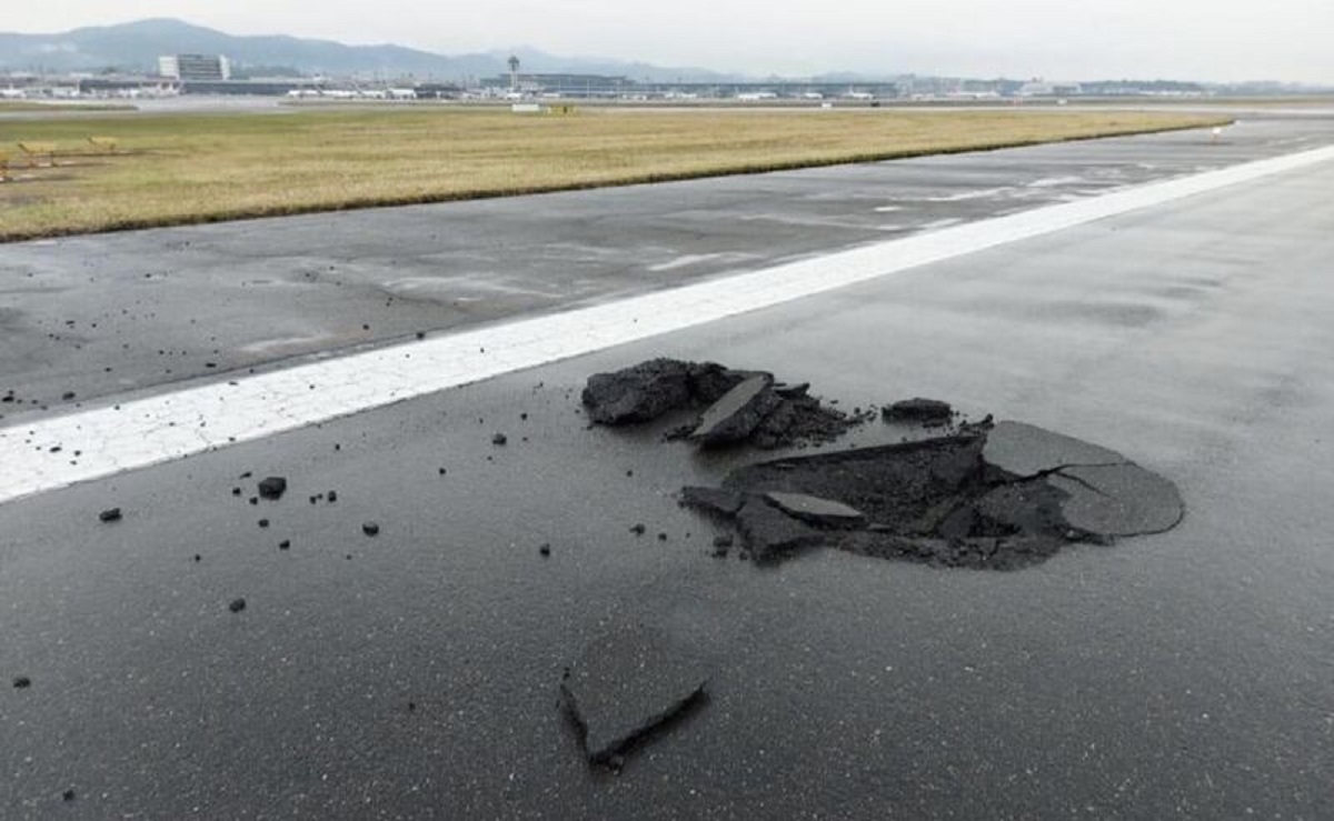 Lightning strike Sao Paulo-Guarulhos Intl Airport (SBGR) runway