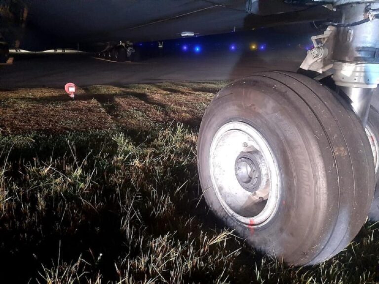 Antonov An-124 freighter exceeds runway in São Paulo