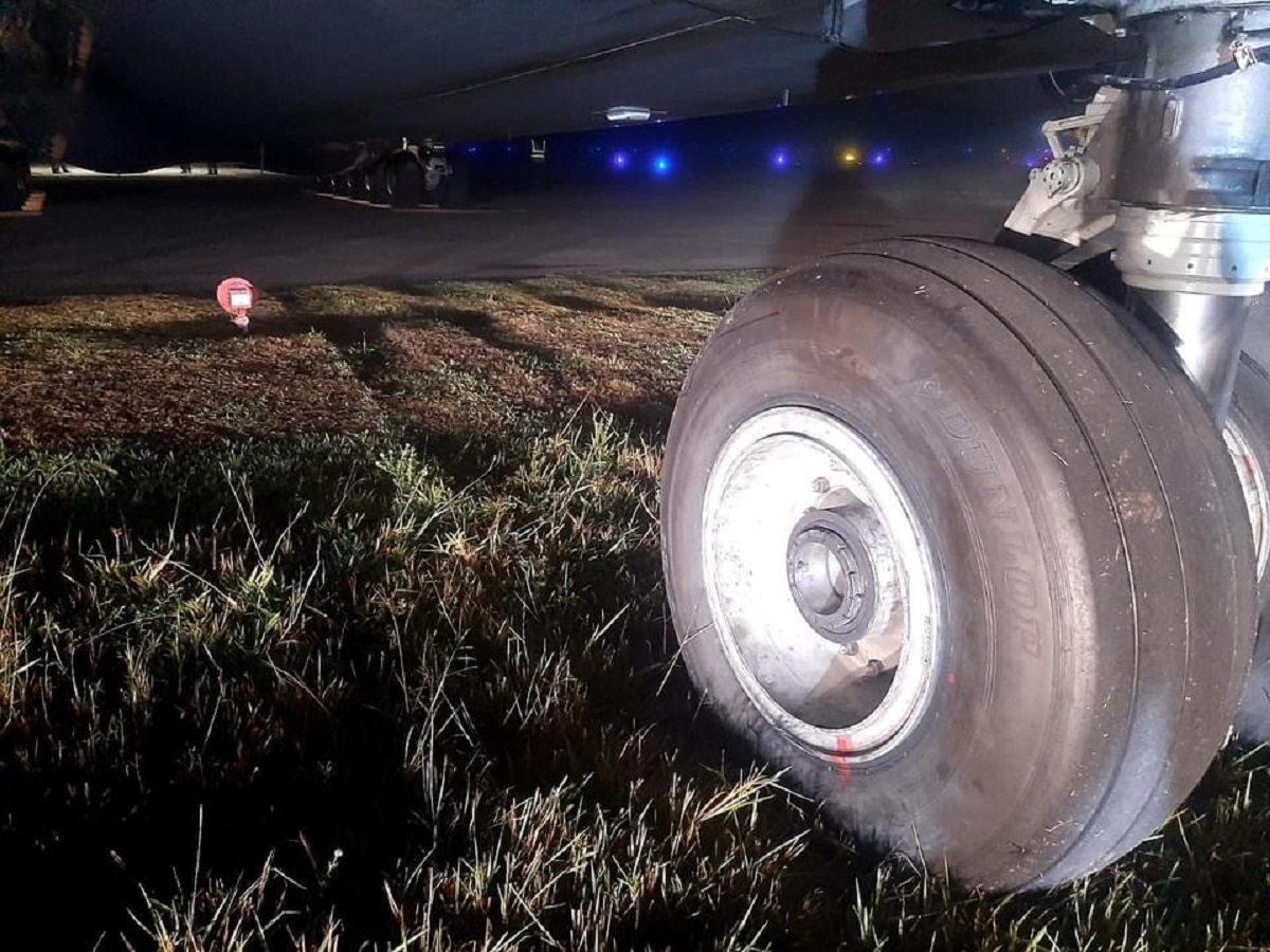 Antonov An-124 freighter exceeds runway in São Paulo