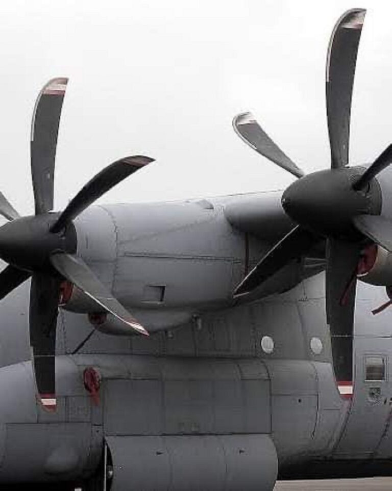 What are the different types of propellers used in aviation?