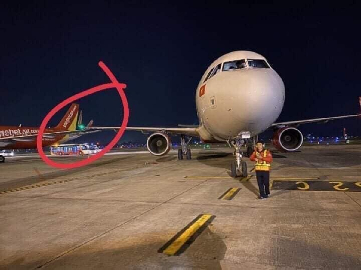 Two Vietjet Airbus A321s collided at Hanoi Airport