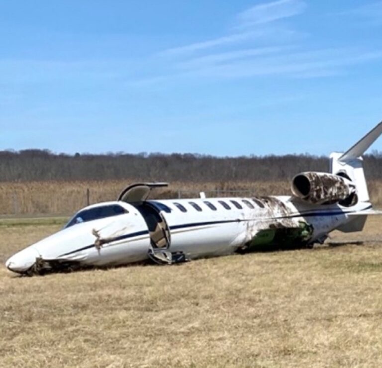 Jet skids off runway, closing Morristown airport
