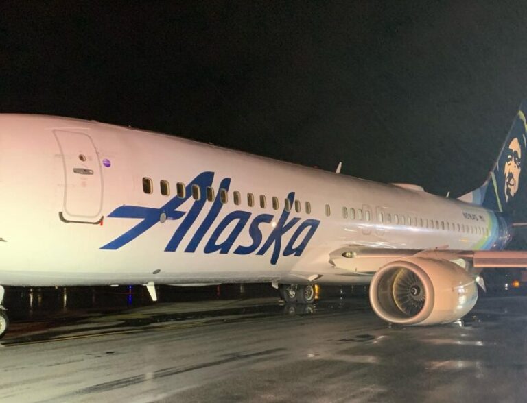Alaska airlines Boeing 737 suffers hard landing, badly damaged