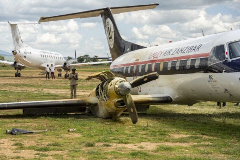 Unity Zanzibar E120 at Kikoboga on Nov 28th 2023, gear problems, gear collapse, runway excursion
