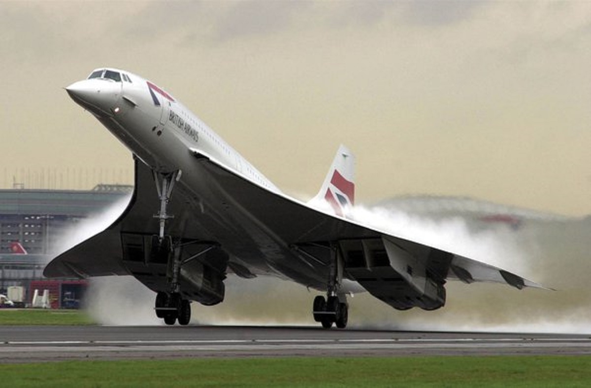 Does Delta Wing Aircraft generate more lift than an Aircraft with Standard Wings?