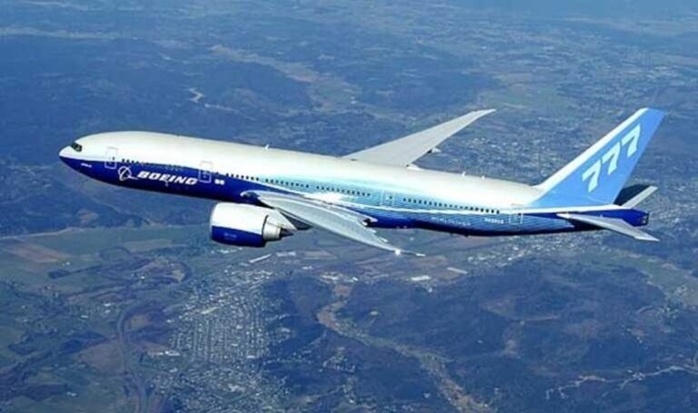 How long can a Boeing 777 fly without refueling?