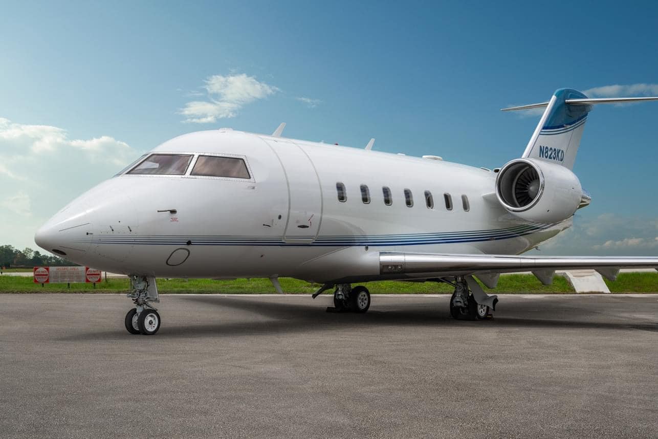 At least 2 dead after twin-engine plane crashes on I-75 in Collier County