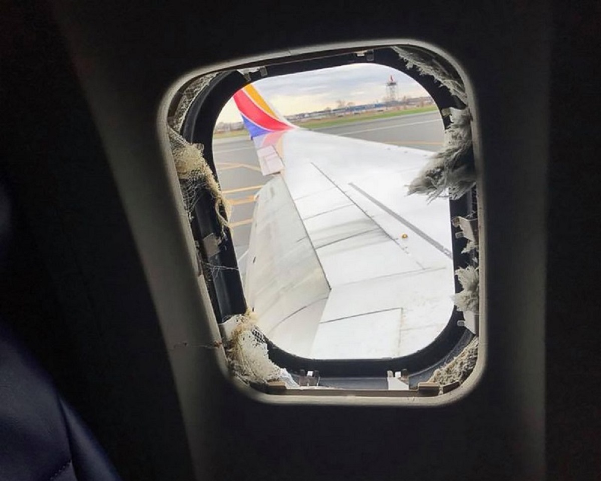 What will happen if suddenly a window breaks during flight?