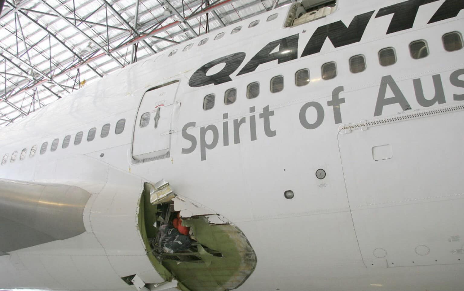 First officer reported hearing a ‘loud bang or cracking sound’