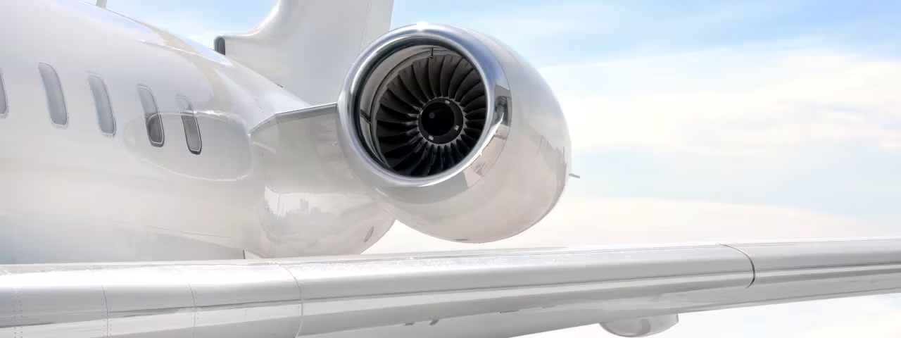 Can pilot re-start a jet engine while flying?