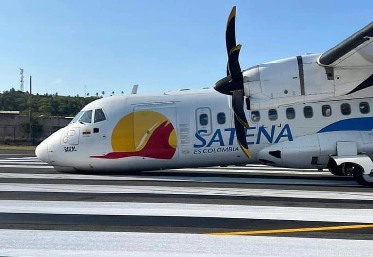 A 2004 built Satena ATR 42-500 plane (HK-5104) collapsed its front landing gear when it was preparing to take off