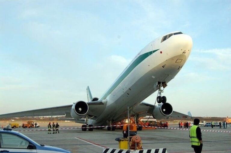 What percentage of an aircraft’s weight goes through the nose wheel(s)?