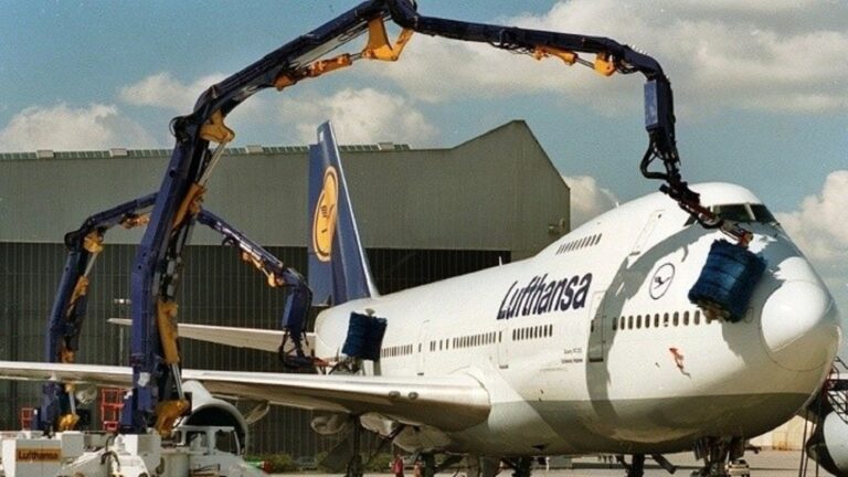 How are airplanes cleaned?