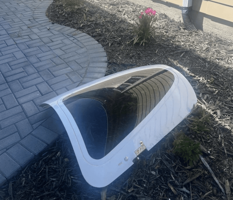 The Diamond DA40 passenger door fell in the premises of a Myrtle Beach home