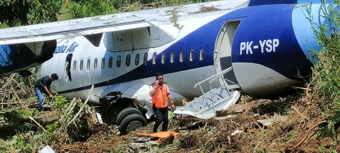 Trigana Air flight IL292 aborted takeoff from Serui Airport and departed the runway into rough terrain in Papua