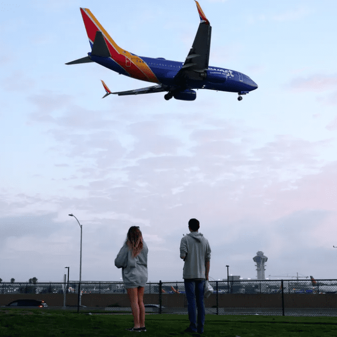 Can an Aircraft completes a journey at lower altitudes to avoid bad weather/extreme turbulence?