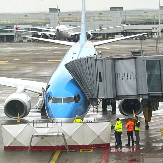 TUI B737 at Brussels on Jan 8th 2025, nose gear collapsed at gate