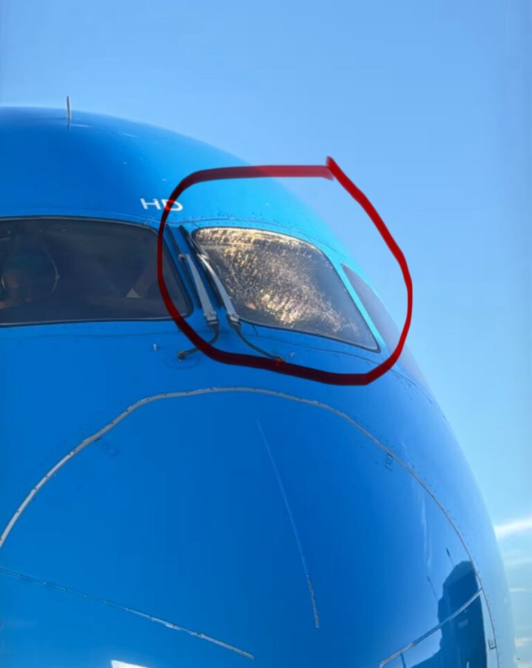 KLM B787-9 (PH-BHD) landed with a cracked LH