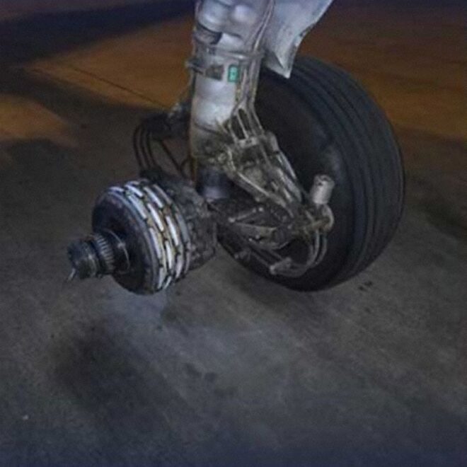 PIA A320 at Karachi and Lahore on Mar 12th 2025, dropped main wheel on departure