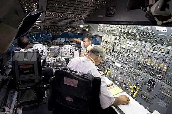 Why the Boeing 747 Required a Flight Engineer and How Modern Aircraft Removed the Role