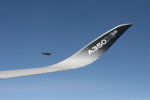 Why Do Airliner Wings Flex So Much? The Engineering Behind Wingtip Bending
