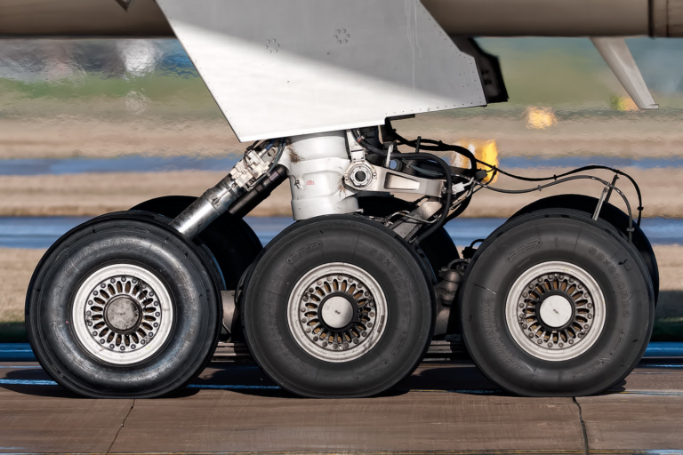 Four Wheels vs Six – Comparing the A350 and B777 Main Landing Gear Bogies