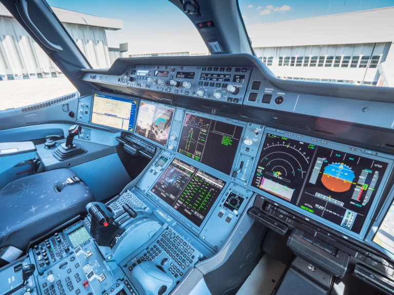 EICAS vs ECAM: How Boeing and Airbus Philosophies Differ in the Cockpit